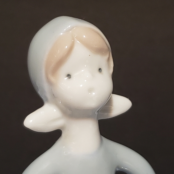 Vintage Lady Porcelain Decorative Bell Blue White 5.25" Tall - Picture 5 of 10